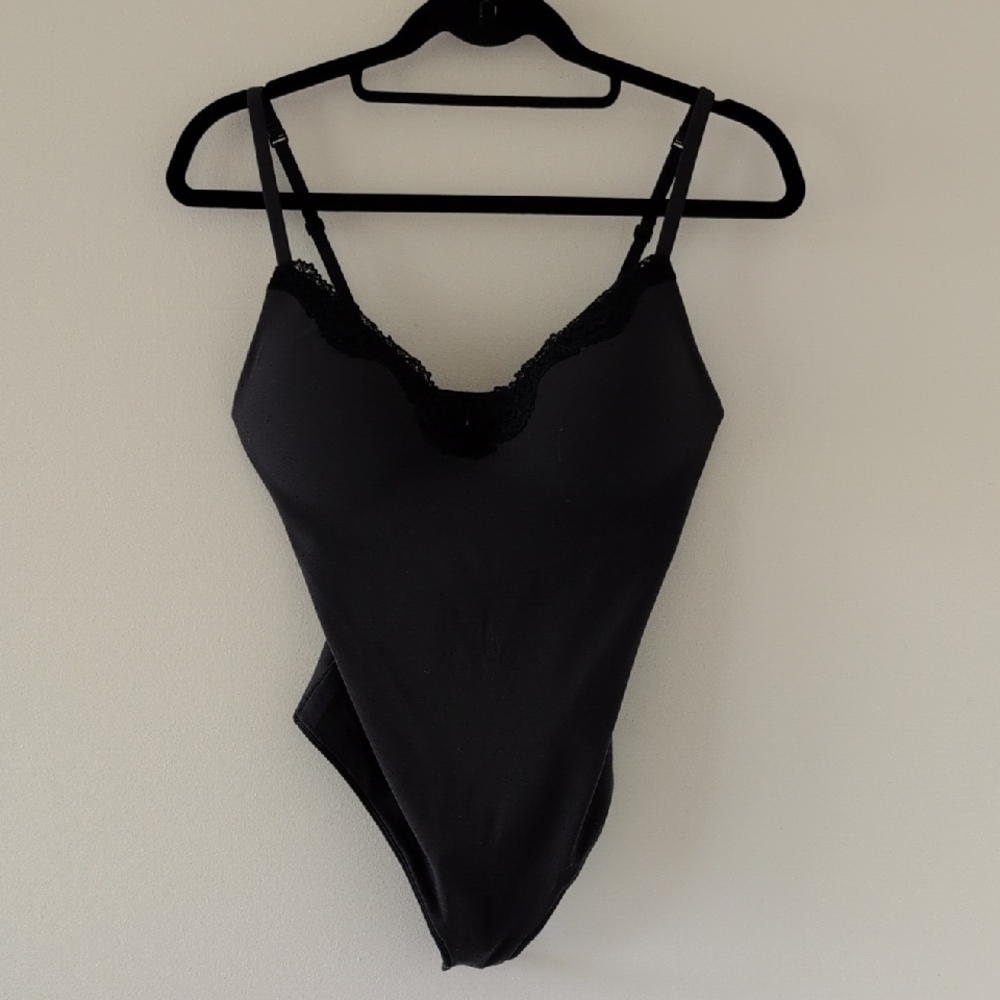 NWT SKIMS Black Lace Trim Bodysuit, Size M